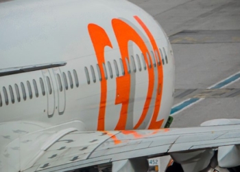 Avião da Gol faz pouso de emergência após falha no motor