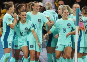 Austrália atropela, elimina Canadá e passa em 1º no grupo B da Copa