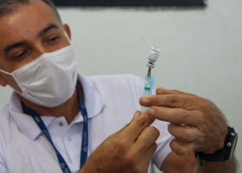 Covid-19: vacinação de reforço com a bivalente é liberada para toda população a partir de 12 anos em Salvador