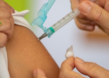 Brasil atinge em 2021 menor cobertura vacinal em 20 anos