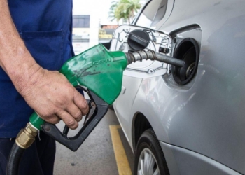 Gasolina chega a R$ 6 e baianos reclamam do aumento