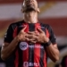Atacante Santiago Tréllez assina rescisão de contrato com o Vitória