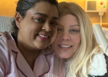 Simony faz visita a Preta Gil no hospital e emociona a web