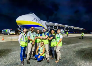 Maior avião de carga do mundo desembarca em Salvador; veja imagens