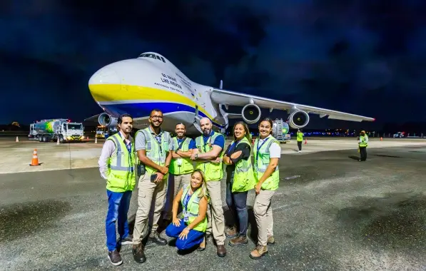 Maior avião de carga do mundo desembarca em Salvador; veja imagens