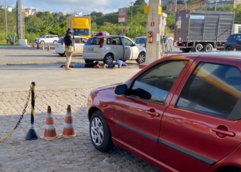 SAJ: homem tenta fugir de blitz da PRF e colide em posto de combustível