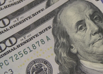 Dólar cai para R$ 4,87 após anúncios de estímulos econômicos na China