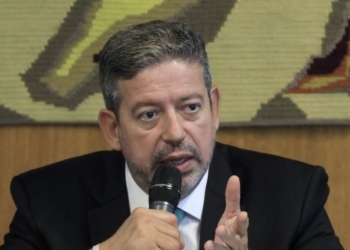 Governo deve “ajudar” reforma administrativa a ser aprovada’, diz Lira