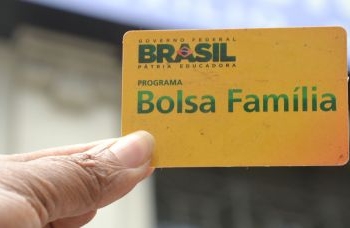 Três milhões de inscritos no Bolsa Família deixaram a pobreza em 2023