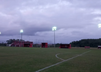 Amistoso marca nova iluminação de um dos campos do Vitória