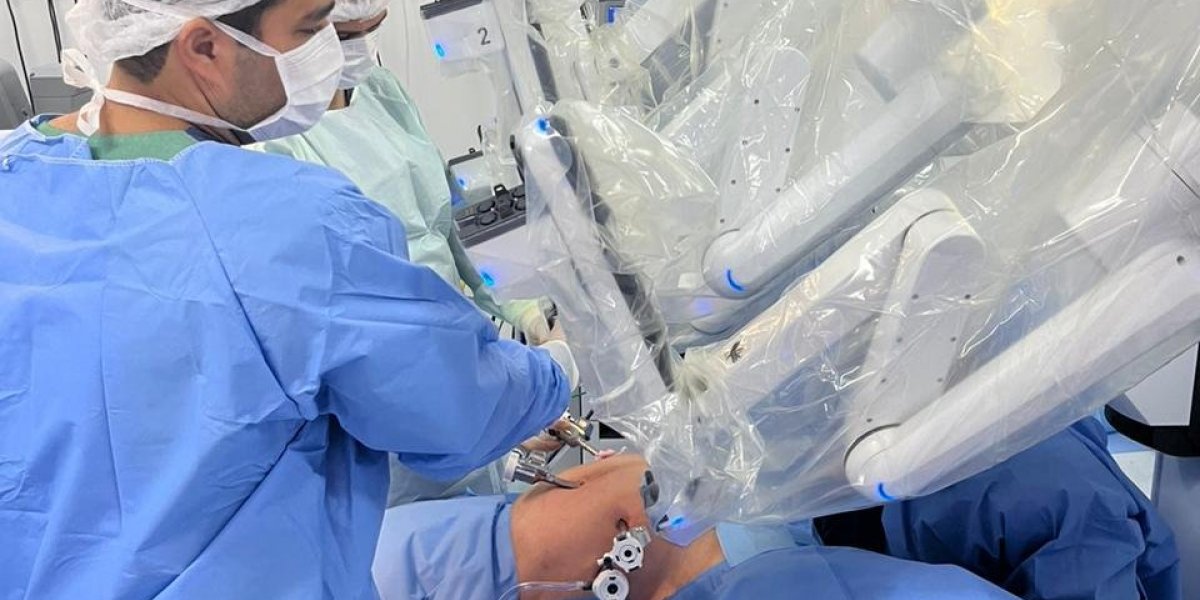 Hospital São Rafael realiza primeira cirurgia assistida por robô do Estado