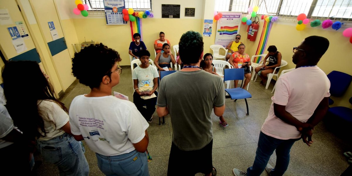 Feira de saúde no Garcia promove saúde integral do público LGBTQIAPN+