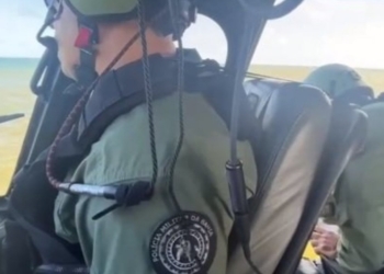 Duas pessoas são resgatadas de afogamento por helicóptero em praia de Jauá