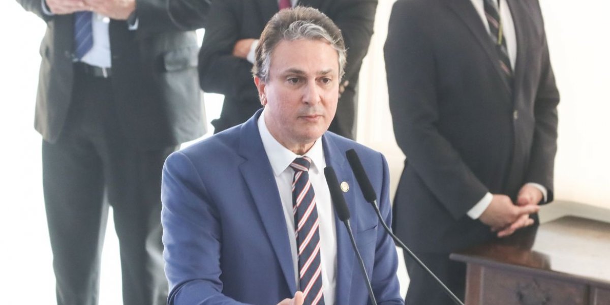 Estudantes do ensino médio terão bolsa para permanecer na escola