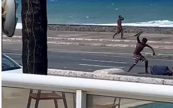 Homem é agredido com golpes de facão na Orla de Salvador