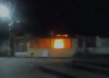 Homem é preso após incendiar casa com mulher dentro