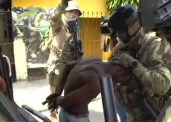 Reféns em duas casas no Alto das Pombas são libertados e resgatados pela PM; suspeitos foram presos