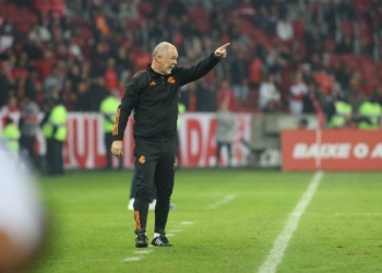 Corinthians pode fechar contratação de Mano Menezes nesta tarde