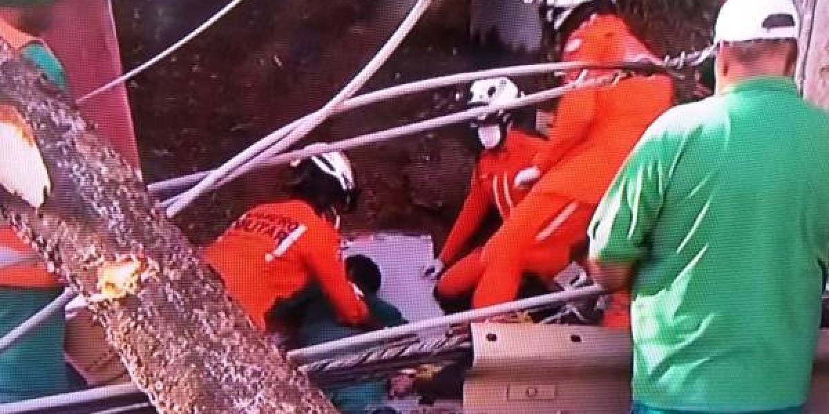 Trabalhador sofre acidente durante poda de árvore na Av.ACM