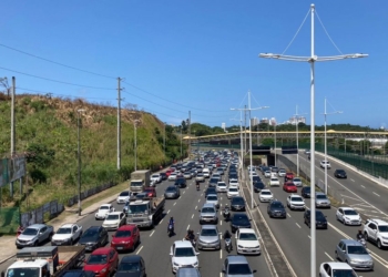 Engarrafamento até a Paralela: Ex-trabalhadores da CSN fecham Avenida