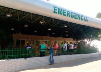 Adolescente esfaqueado pelo padrasto recebe alta médica