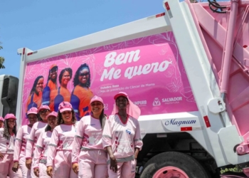Caminhões da Limpurb sinalizam importância do combate ao câncer de mama