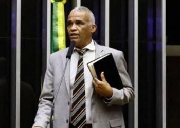 Pastor Isidório é investigado pela PGR após falas transfóbicas contra deputada