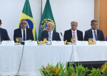Em encontro com líderes, Lula não discute mudança da meta e diz que quer percorrer o Brasil em 2024