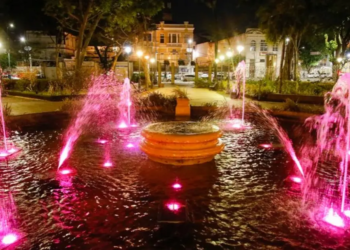 Celebrando o Outubro Rosa, equipamentos de Salvador recebem iluminação especial