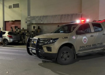 Homem morre e outros três ficam feridos após ataque a tiros em praça no recôncavo da Bahia