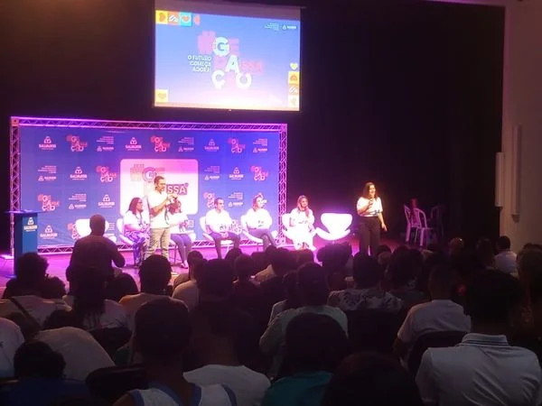 Programa vai oferecer 6 meses de capacitação gratuita para jovens de Salvador