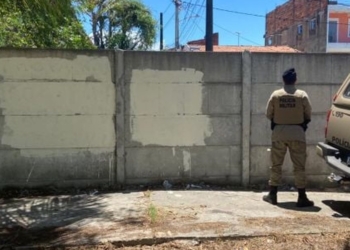 Após facções picharem os muros, policiamento é reforçado em Stella Maris