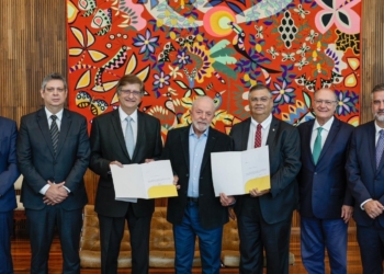 Antes de viajar para Arábia Saudita, Lula confirma indicação de Flávio Dino ao STF e de Paulo Gonet à PGR