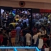 Torcedores do Vitória lotam loja oficial do clube em shopping de Salvador; confira