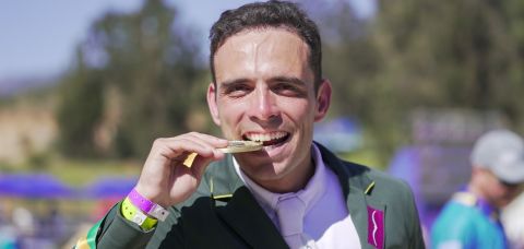Stephan Barcha conquista ouro no hipismo saltos do Pan