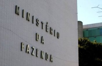 Fazenda reduz previsão oficial de crescimento do PIB para 3%