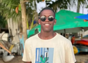 Amigos de jovem morto em Itapuã são chamados para reconhecer suspeito