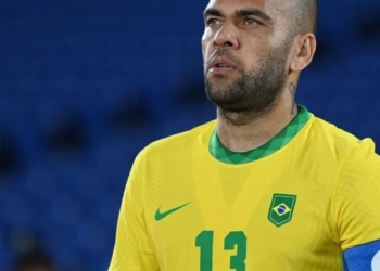 Mulher que acusa Daniel Alves de estupro pede indenização, diz jornal