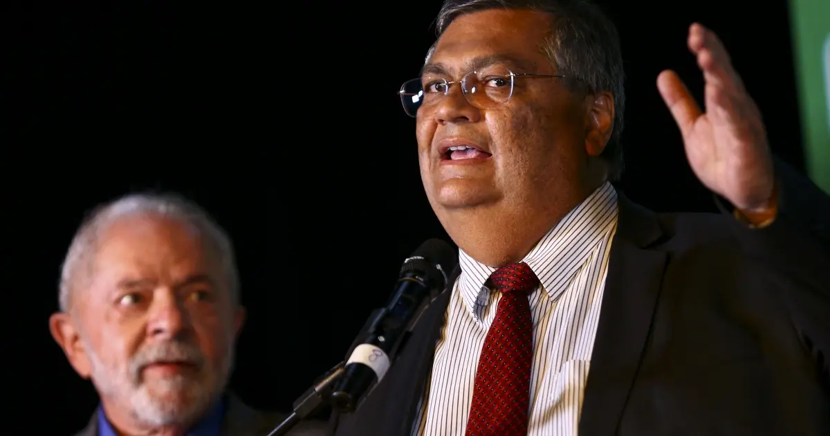 Lula avalia custo de indicar Flávio Dino em meio a crise de segurança