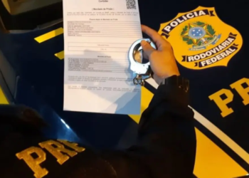 Foragido por não pagar pensão alimentícia é flagrado ao passar de ônibus pela Bahia