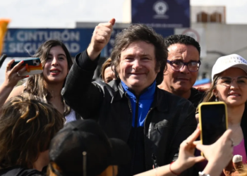Milei volta atrás e convida Lula para sua posse: “será bem-vindo”