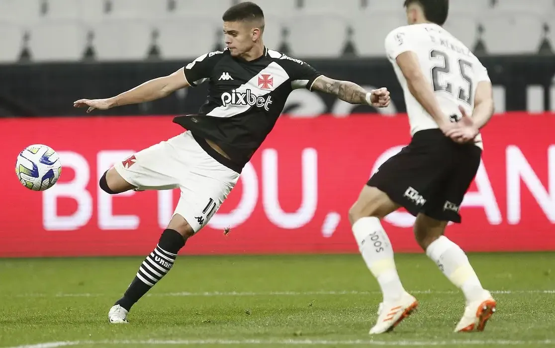 Vasco e Corinthians jogam para se afastar da zona do rebaixamento