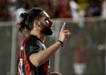 Vitória pode conquistar título de Campeão da Série B nesta terça (14)