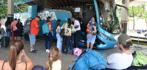Fluxo alto nas estradas requer atenção redobrada dos motoristas