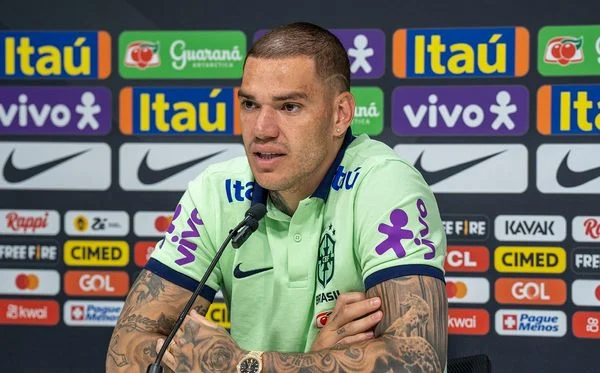 Goleiro Ederson é cortado e Fernando Diniz convoca novo jogador para jogos das Eliminatórias