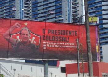 Fábio Mota ganha homenagem em outdoor: “O presidente colossal”
