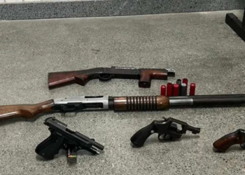 Cinco suspeitos de roubos a bancos morrem em confronto com polícia