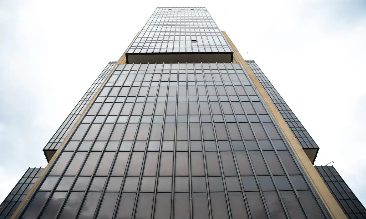 Atividade econômica tem queda de 0,06% em outubro