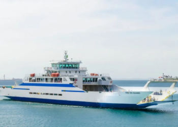Ferry opera com 4 embarcações durante feriado de Conceição da Praia