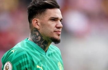 Ederson é um dos 3 finalistas ao prêmio de melhor goleiro da Fifa 2023